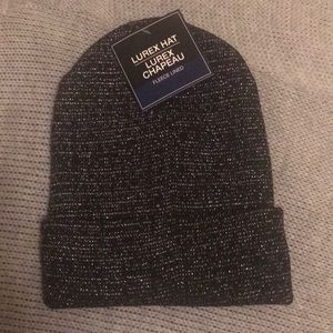 🧤☃️NWT FLEECE SHIMMERING BLACK WINTER HAT!!❄️❄️